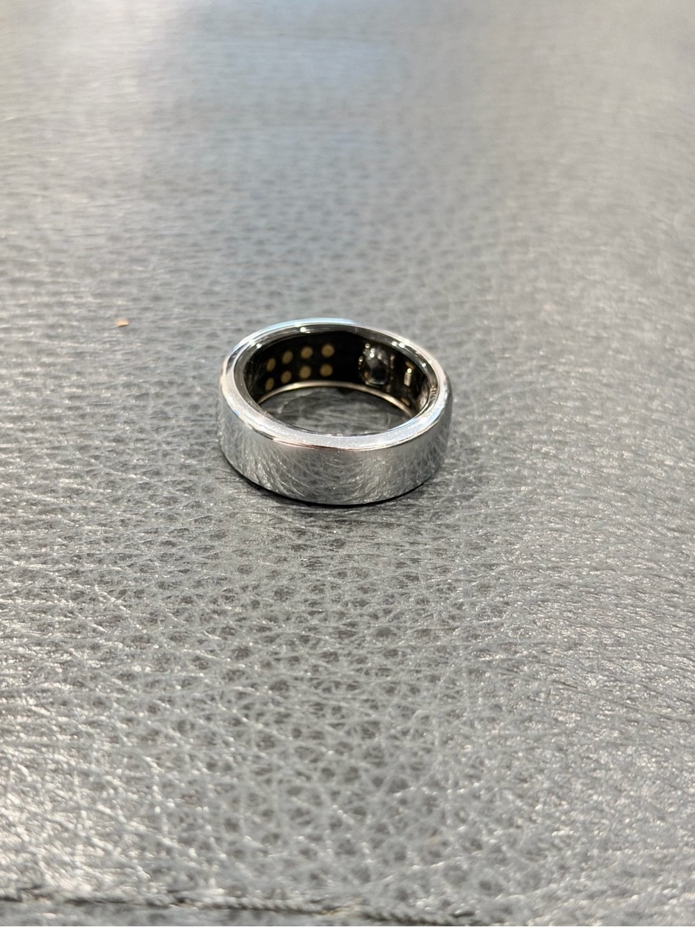 Oura 3 Horizon Ring in Silver - Size 9 - Picture 4 of 4